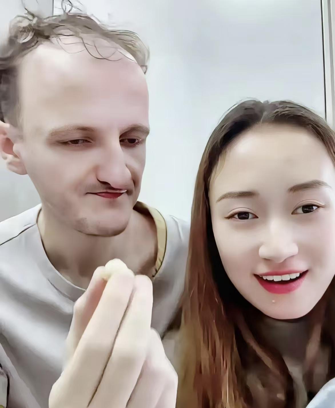 女生网上晒外国男友，如果不是摆拍蹭流量，那怎么也理解不了这位女生的想法与择偶标准