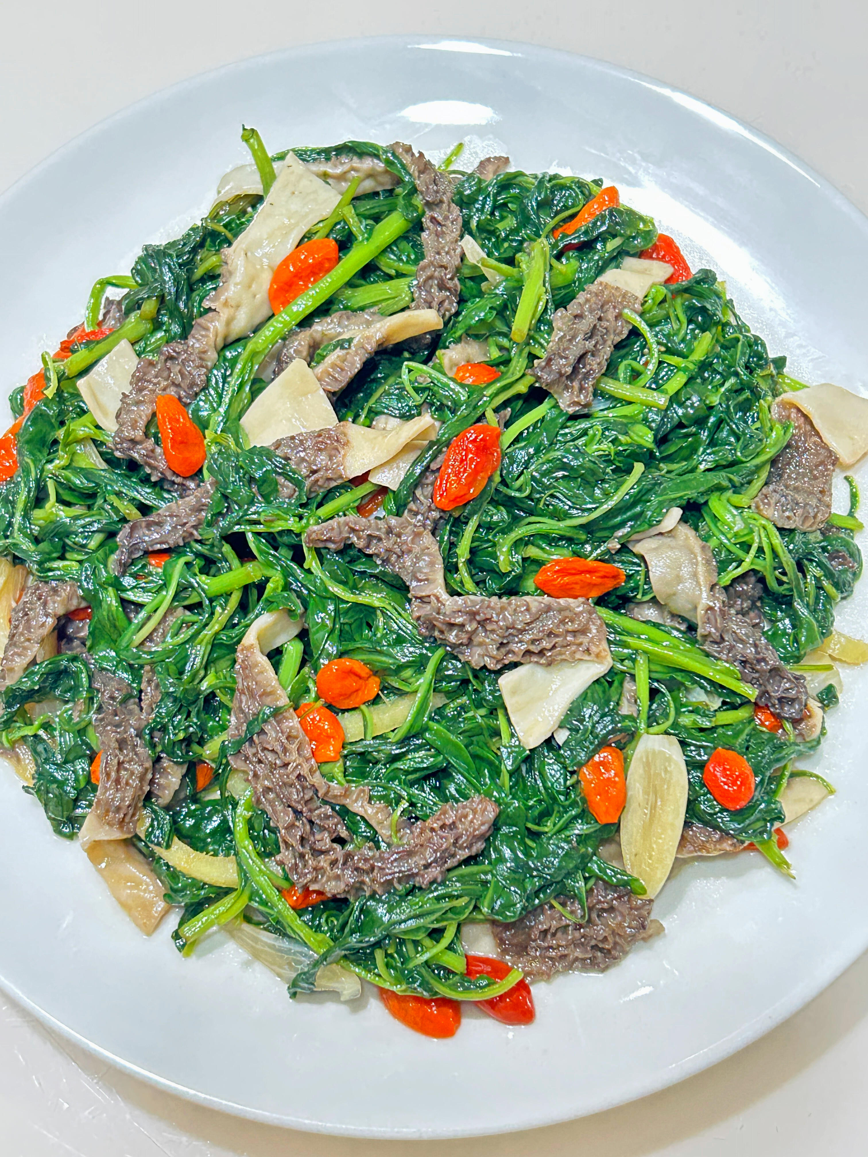 减脂党狂喜✨低脂春日菜！羊肚菌炒枸杞头鲜到跺脚家人们！春日限定低脂家常菜来啦?