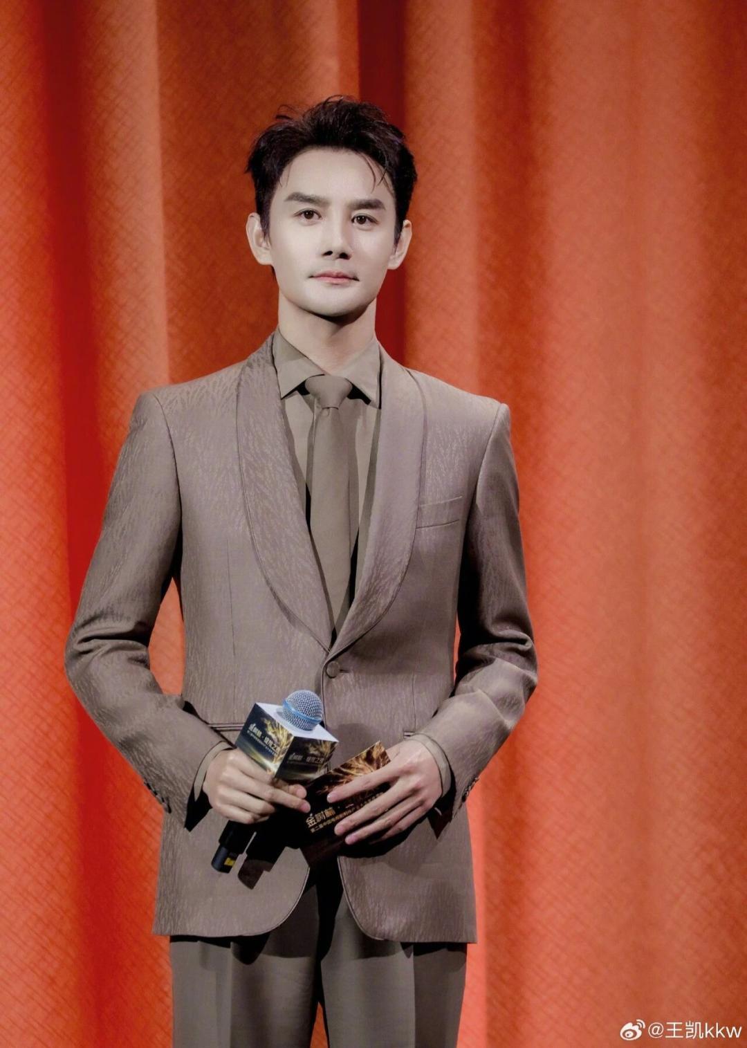 王凯长得帅，我能接受，他演技扎实，我也能接受，但我真的很难接受的是，