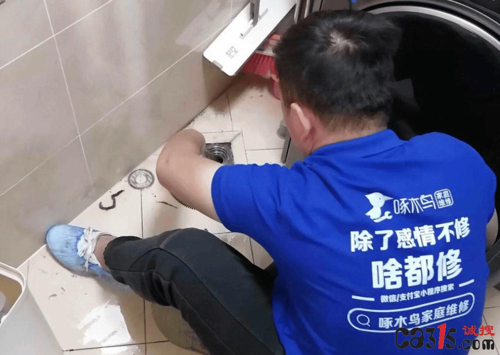 啄木鸟通马桶10分钟448元：不是师傅黑心，是平台抽成逼的“抢钱式”服务谁能