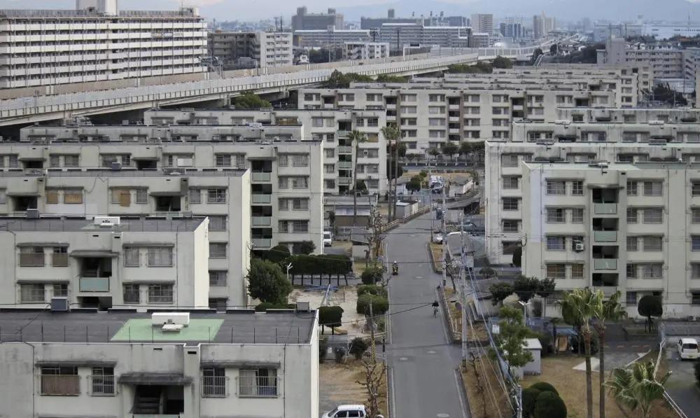 一位日本华人表示“日本的房产是永久产权，中国却还是70年产权”，这话乍一听，似