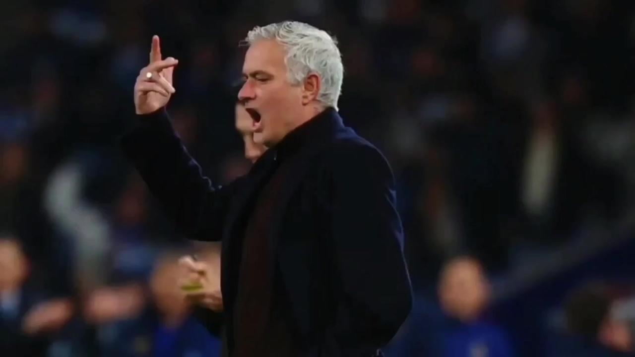 ⚽欧冠联赛第二阶段的罗马奥林匹克球场，穆里尼奥率领皇家马德里对阵老东家，在球队1
