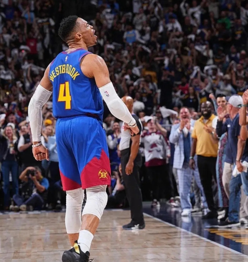 威少当下的处境：他有3大选择第一个选择干脆从NBA直接退役吧，还有什么意思呢