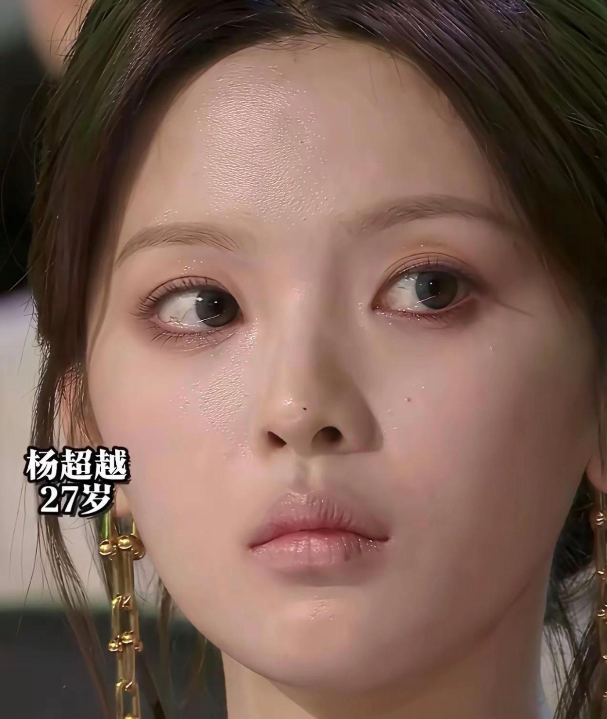 女明星真不是谁都能当的啊普通人这样子怼脸拍谁能扛得住镜头