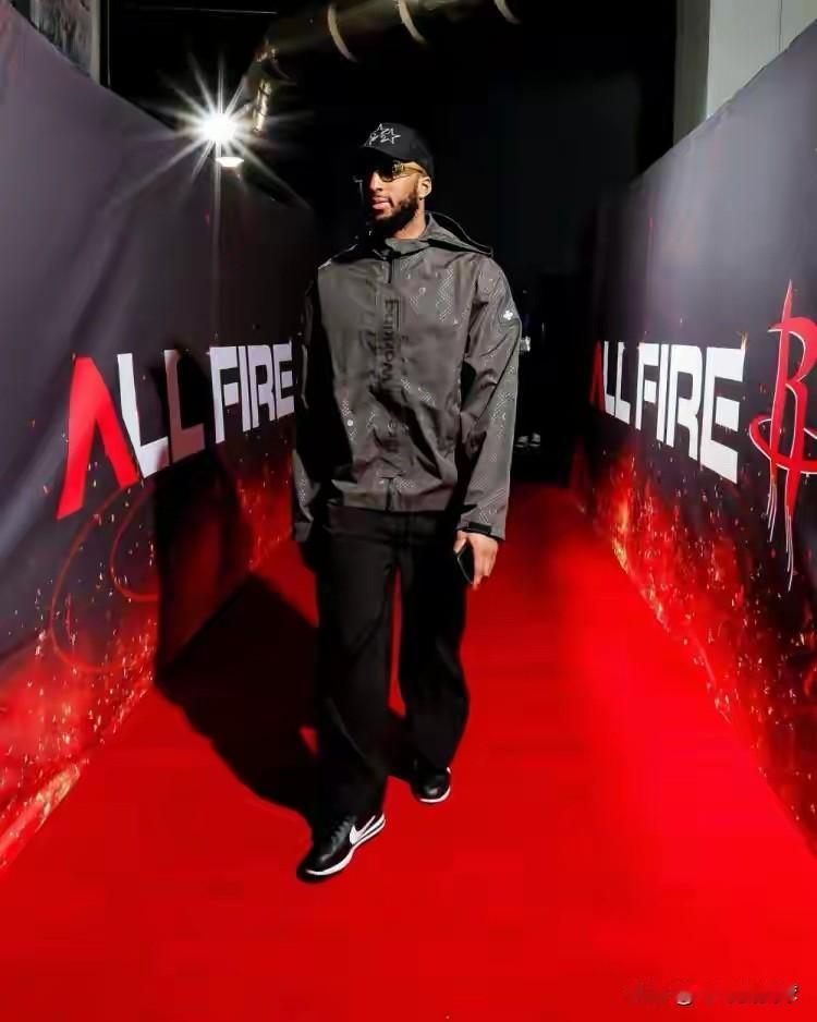 我一定要好好的夸夸火箭大将奥科吉！在今天进行的火箭和76人的比赛中，目前双方半场