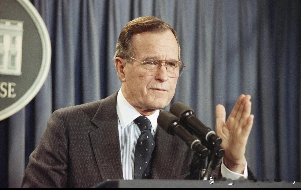 美媒表示，美国在委内瑞拉的目标是效仿巴拿马，而非伊拉克！11月19凌晨看点，