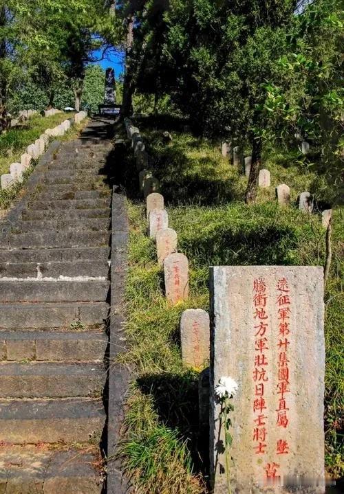 青山处处埋忠骨，何须马革裹尸还！2017年，云南某高速施工场地挖出墓碑，从