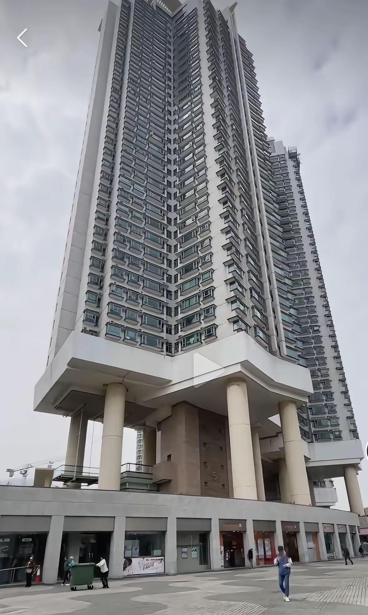 香港建筑设计以前基本不考虑抗震设计，因此巨柱厚板转换经常有。其实这种建筑设计抗震