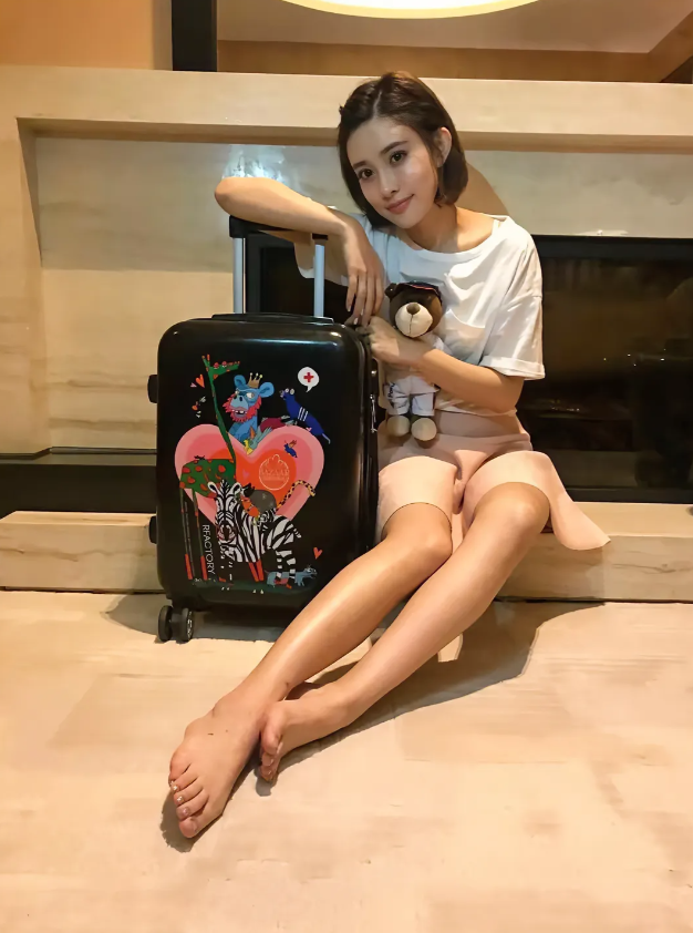 孟子义，170cm，脚上是蚊子叮咬的吗？