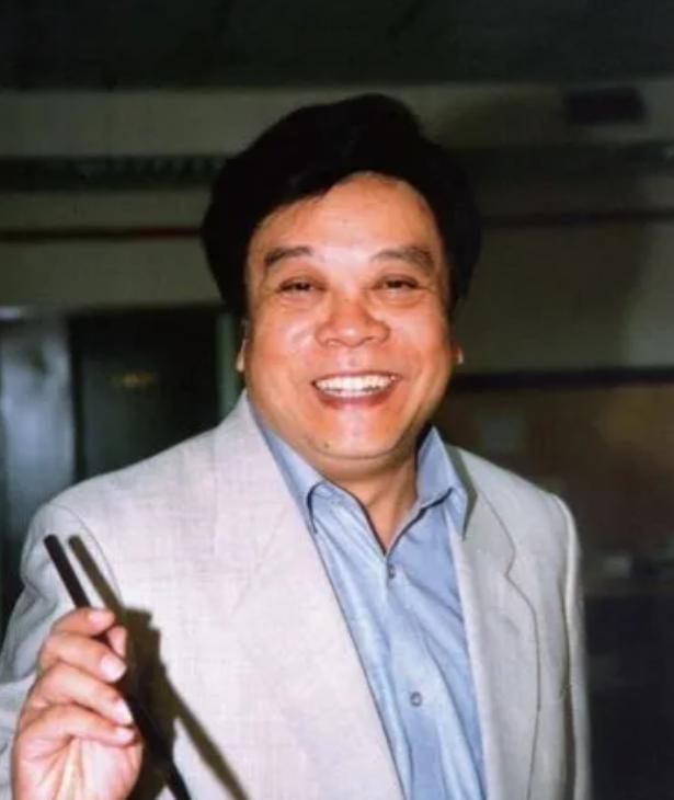 “赵忠祥瞒着妻子与我发生关系多年，并有特殊癖好，令我身心受到严重伤害！”2004