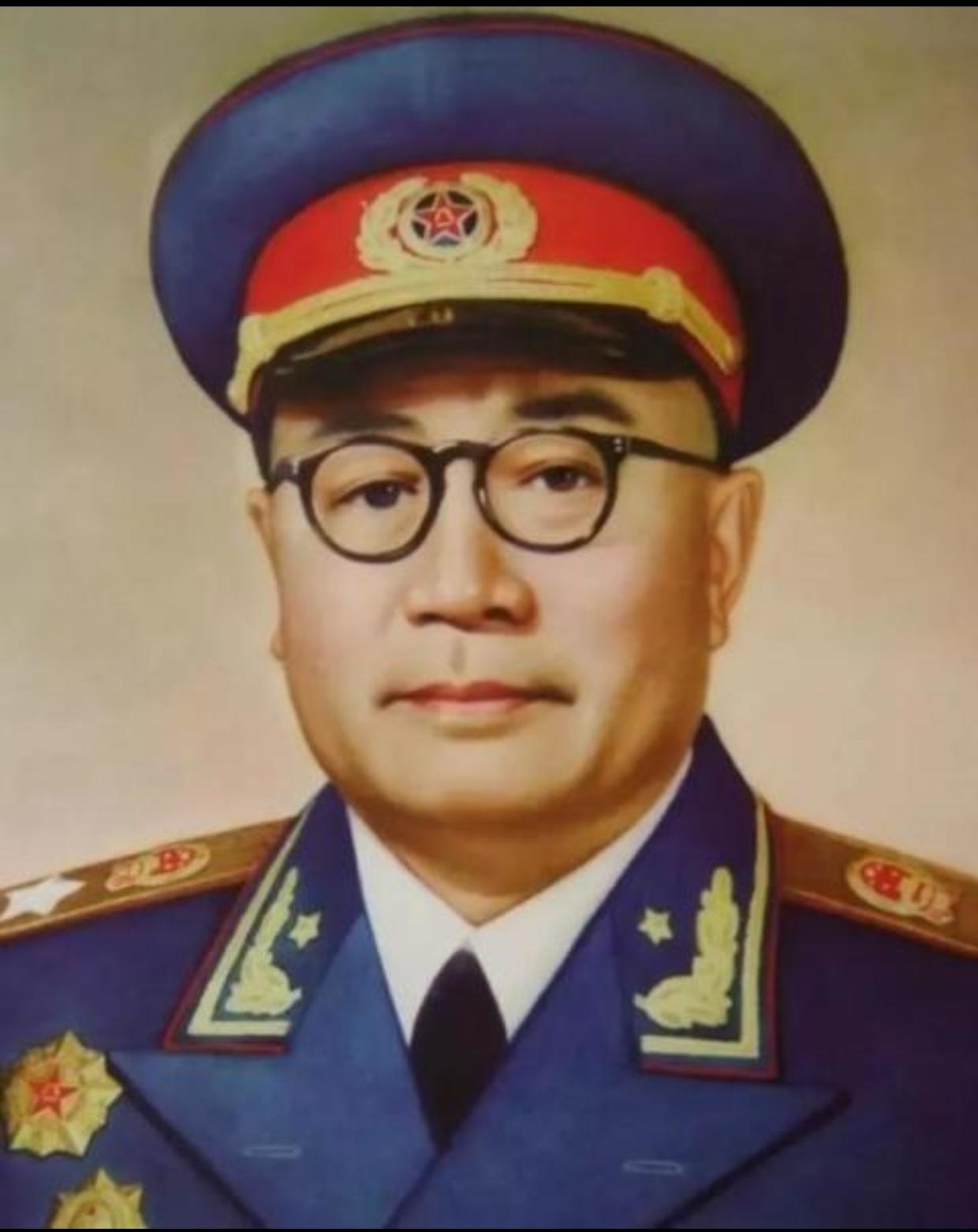 吉合将军回忆刘帅一当时，刘伯承同志总是穿着便衣，戴着一副茶色眼镜（注