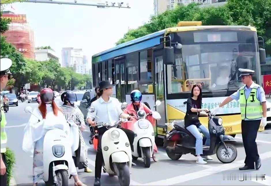 太卷了！万千“外卖小哥”面临新一轮血风腥雨“洗牌”。12月1日，最新CCC