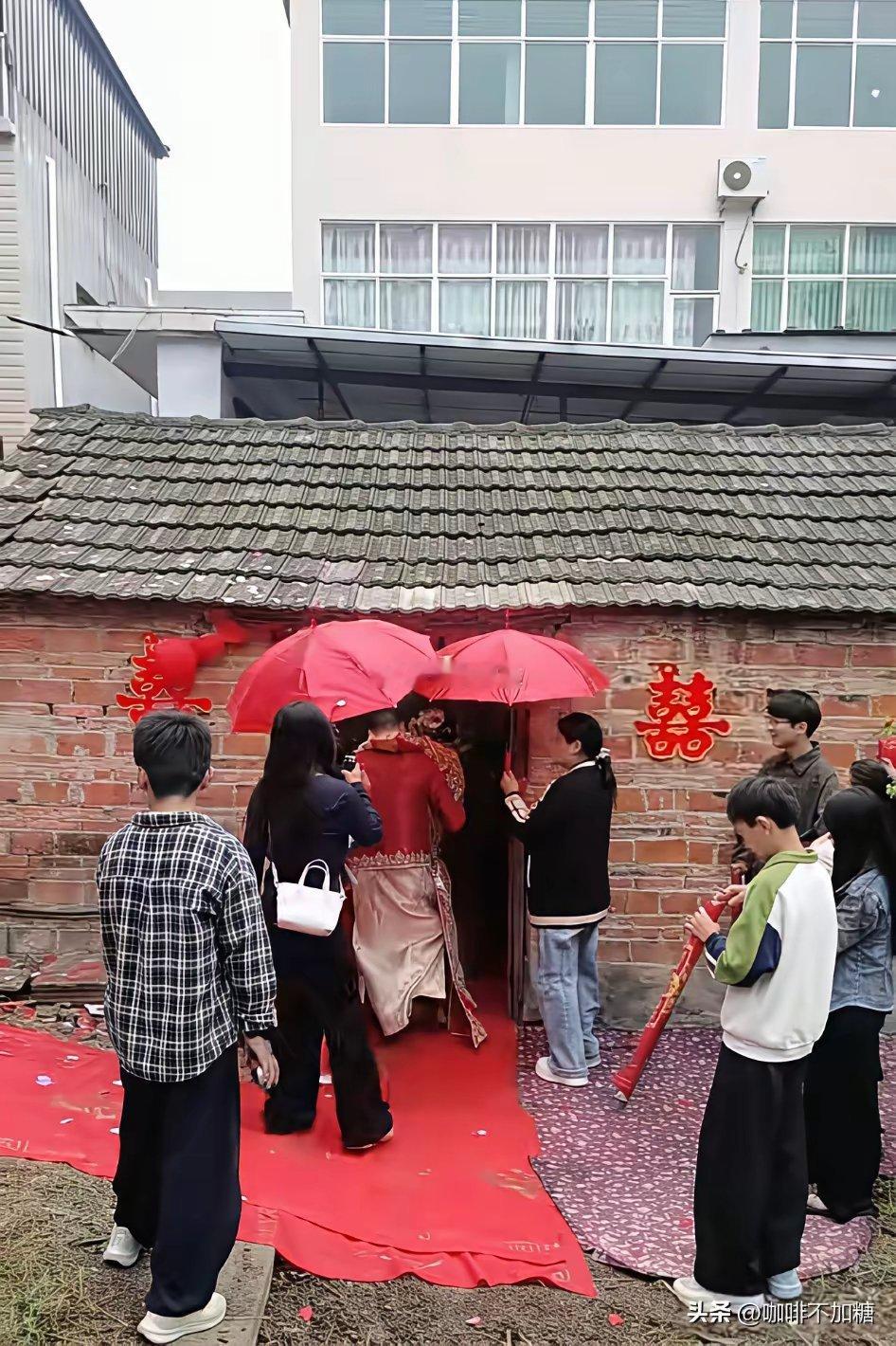 这是我见过最寒酸的婚礼就连我们7080后结婚的时候都没有见过​​​