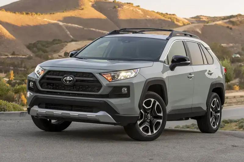 荣放，拥抱生活的每一种可能，生活，是一场充满未知的旅行，我们渴望在旅途中拥抱每一