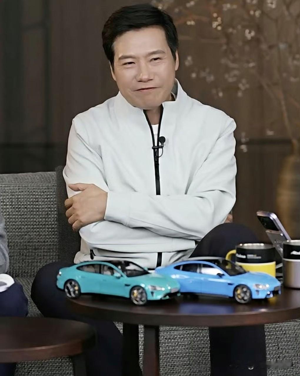 雷军的心态还是非常棒的。面对掉粉那也是泰然处之啊。雷军回应掉粉20多万，说确