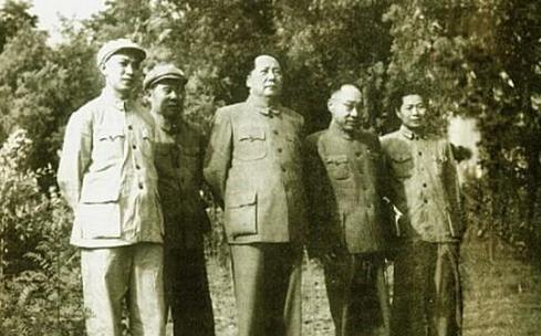 1959年毛泽东在车辆上意外发现录音员，刘少奇随即做出相应处理，毛主席表示同意这