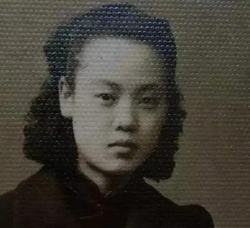 1918年，上海滩有名的大佬杜月笙像往常一样去歌舞厅消遣，突然，一位身材曼妙的年