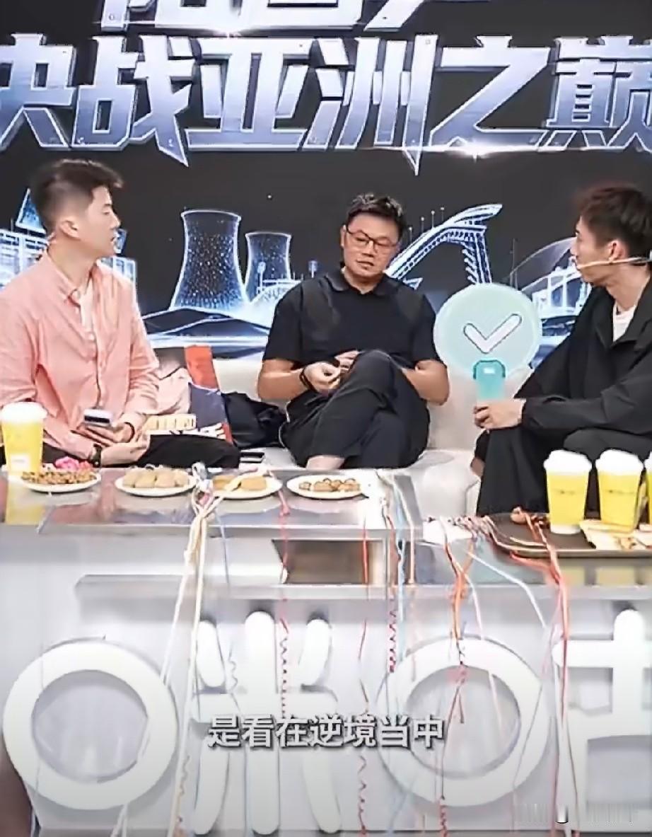 为什么林诗栋蒯曼能4：2战胜申裕斌林栋勋？侯英超说：这场比赛看出了林诗栋的担当