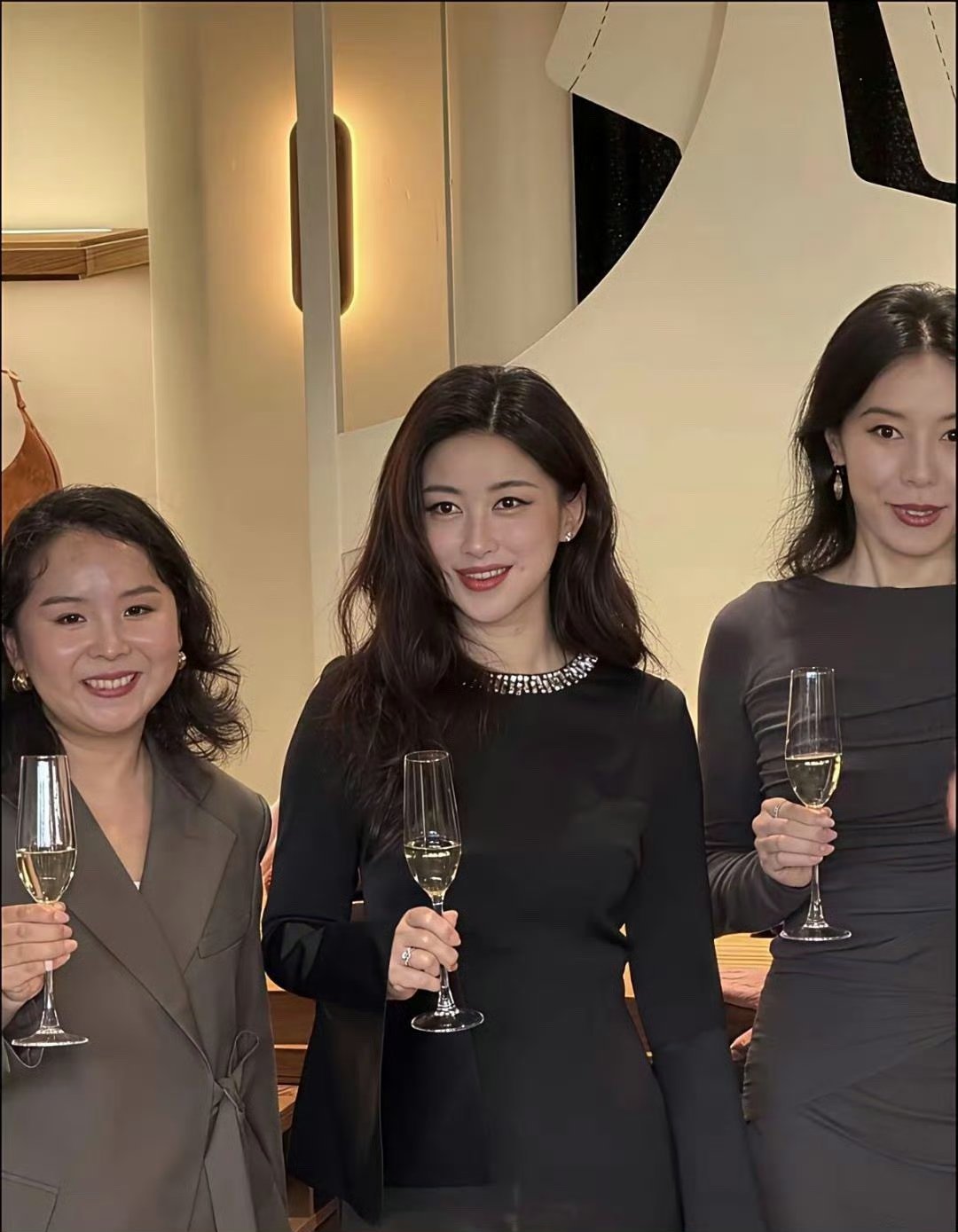 李斌夫人跟朱珠站一起来竟然没被比下去