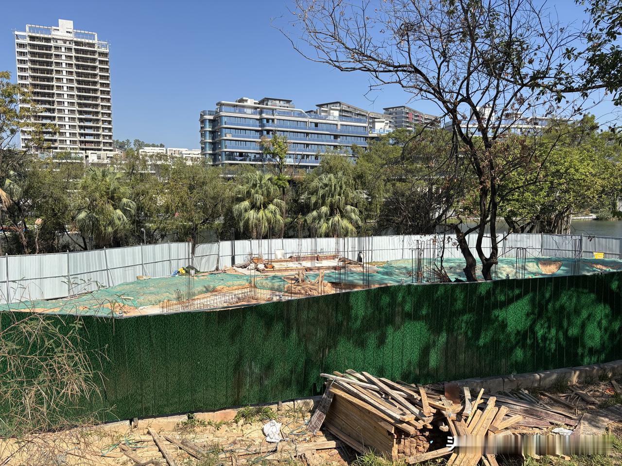 天河大观太阳湖边的这个位置，到底要建成什么样子啊！新房盖的很漂亮，一手楼价格