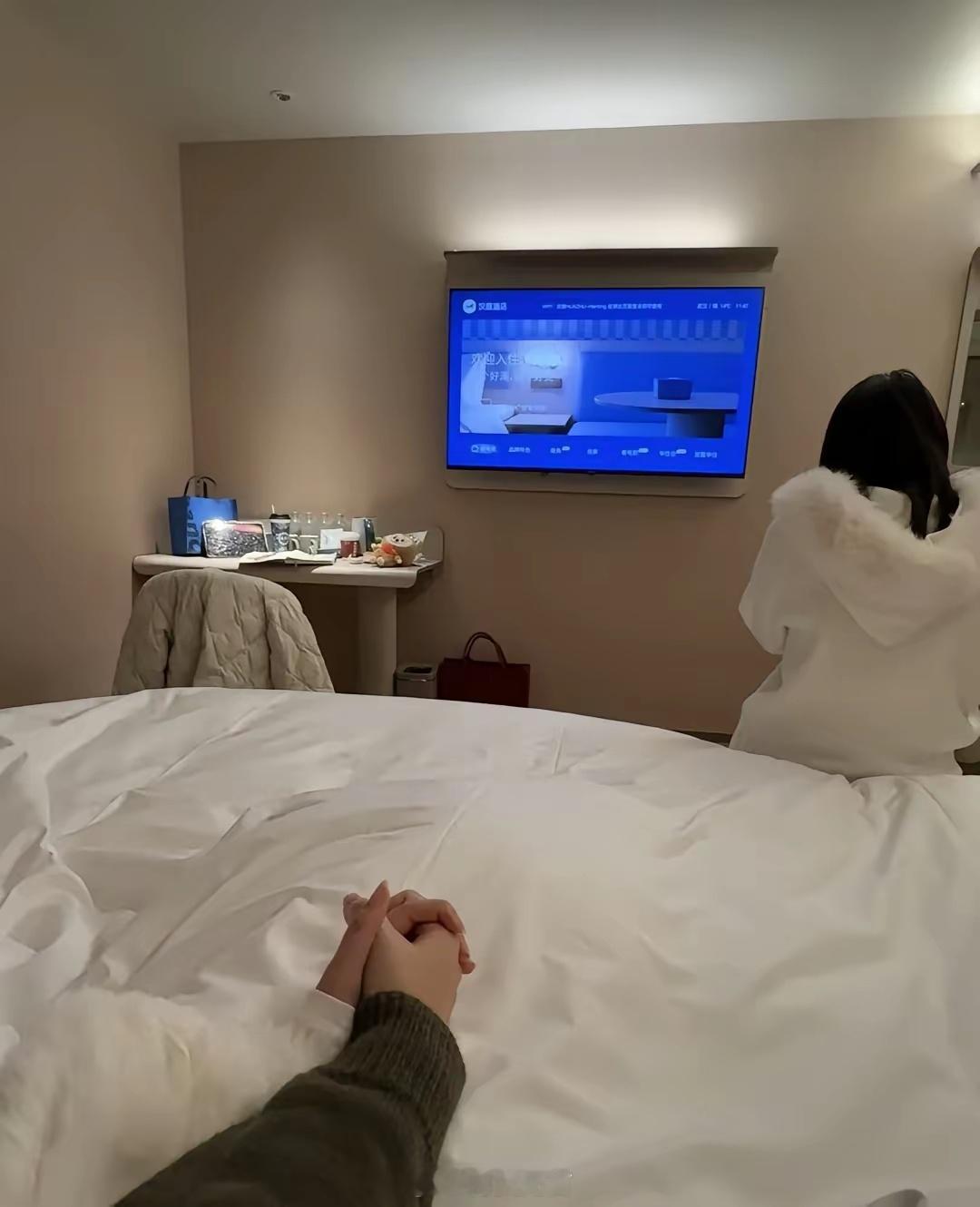 大家有没有发现一个现象？现在的年轻男女，只要确定了关系，很快就会搬到一起住，过起