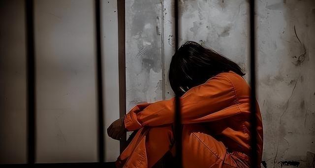 迪拜奢华背后！堪称人间地狱的阿维尔中央监狱，20人挤一间牢房，电击、性侵屡见不