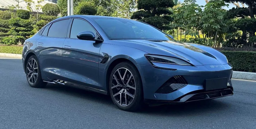 全球第一！中国汽车把日本踹下宝座，比亚迪华为今晚还要火上浇油