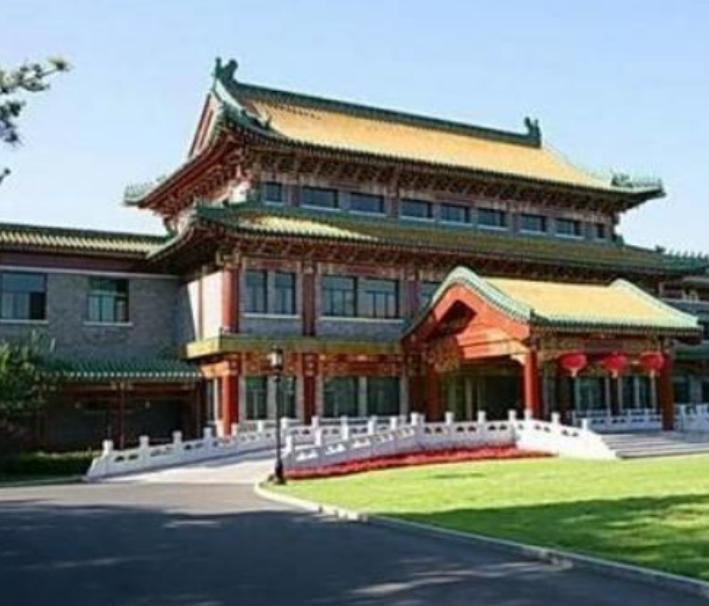 2009年，这一年的2月21号上午9:50分，当时还是美国国务卿的希拉里来我国访