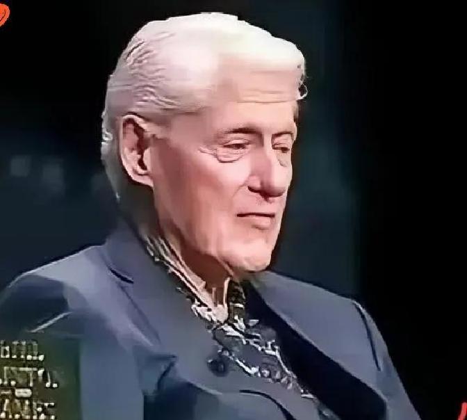 锁扣一合！锁扣一合！据最新报道，美国前总统克林顿在回忆录里宣布了当年的真实