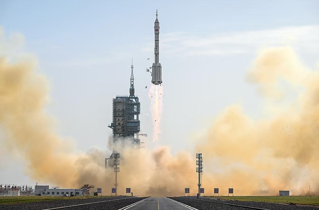 来了来了！从11月5号发现舷窗破裂，神舟二十号飞船的消息终于来了！中国载