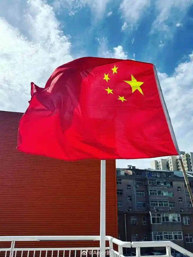 ·德媒给我们泼冷水了！德媒声称，“九三阅兵”所传递的强势信号，实则是为了“掩
