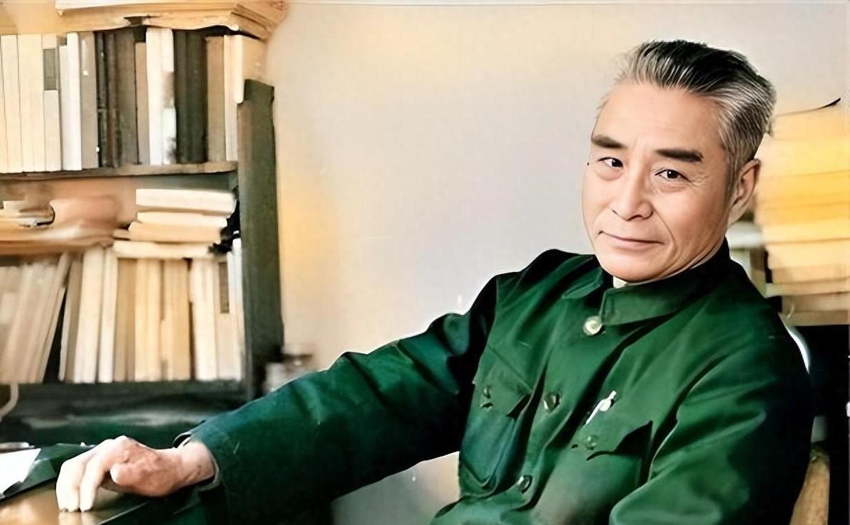 黄维告诉陈赓学生：我和你校长是同学，我一生有两不服，两个不骂。两人同为黄埔