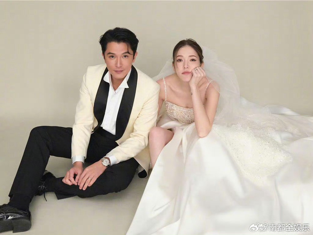 今日，邱泽、许玮甯分享婚纱照，并宣布11月28日在台北文华东方酒店补办婚礼。婚纱