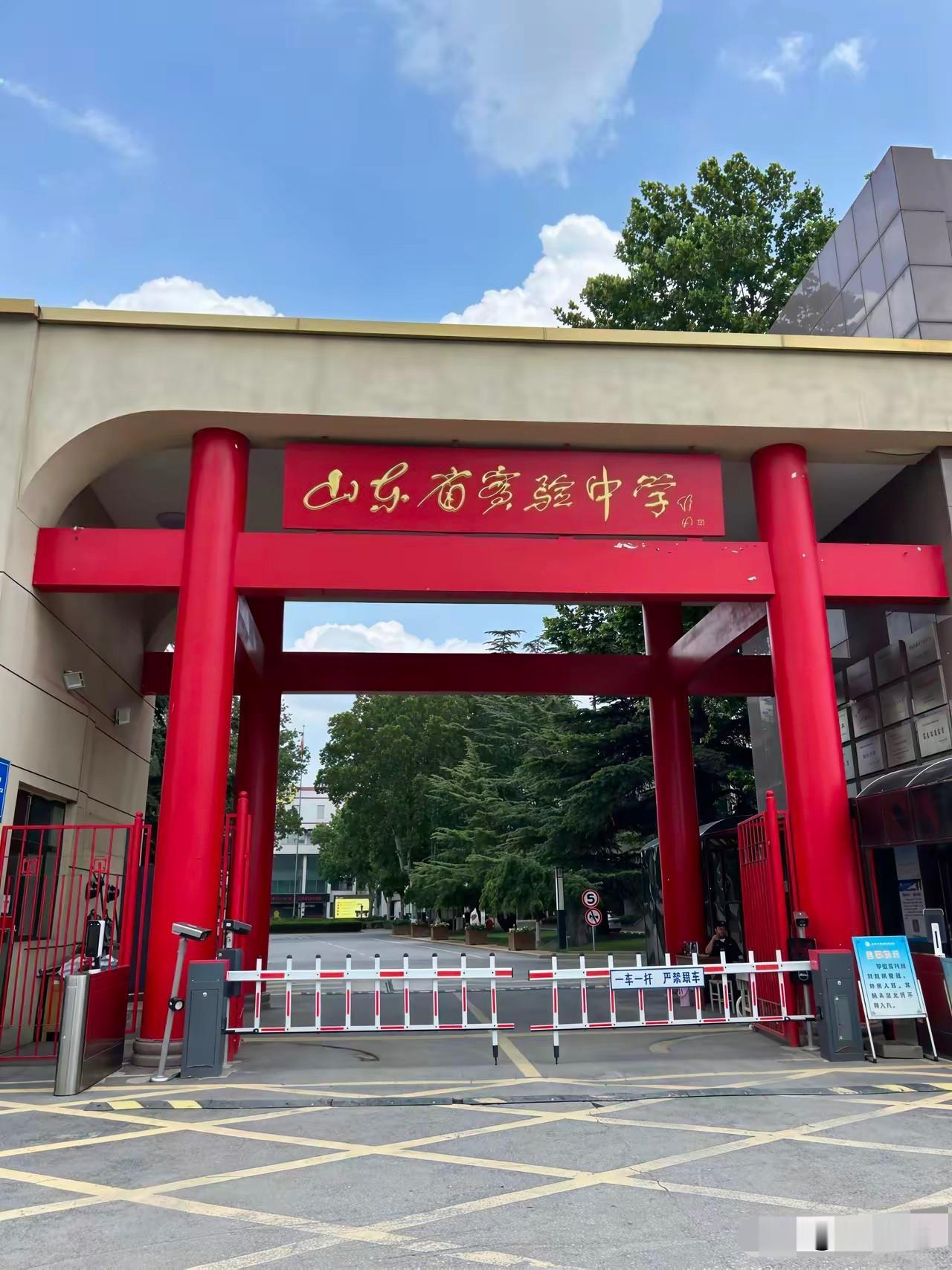 发现没，​今年的高考，安静的有点反常，​往年这个时候，氛围早就拉满了。朋友圈