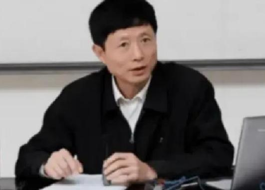 1958年出生的艾跃进曾说过：“让工人下岗，还要人家从头再来，你们为什么不从头再