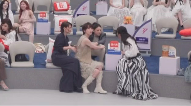 徐洁儿李心洁吃江语晨的瓜徐洁儿李心洁有什么是我们不能听的笑死我了，江语晨讲官司