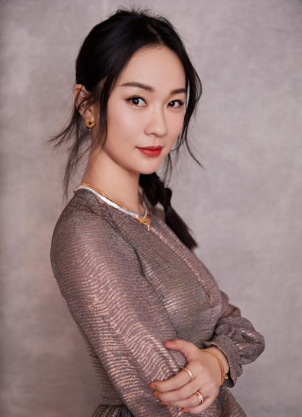 霍思燕居然养过四十多只宠物被霍思燕的养宠经历惊到，算下来居然养过四十多只宠物。很