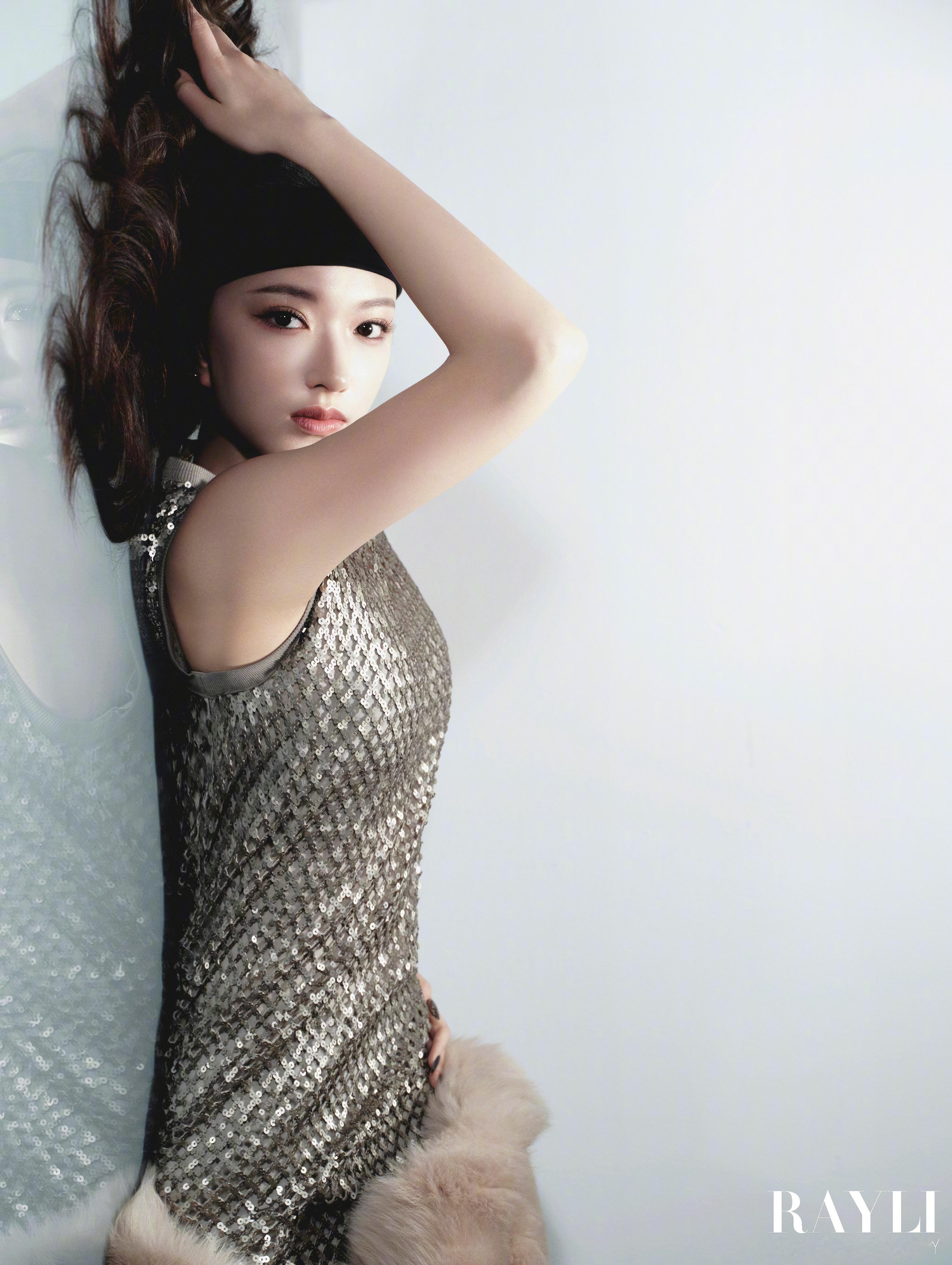 程潇《瑞丽服饰美容》一周年表现力好强的潇潇