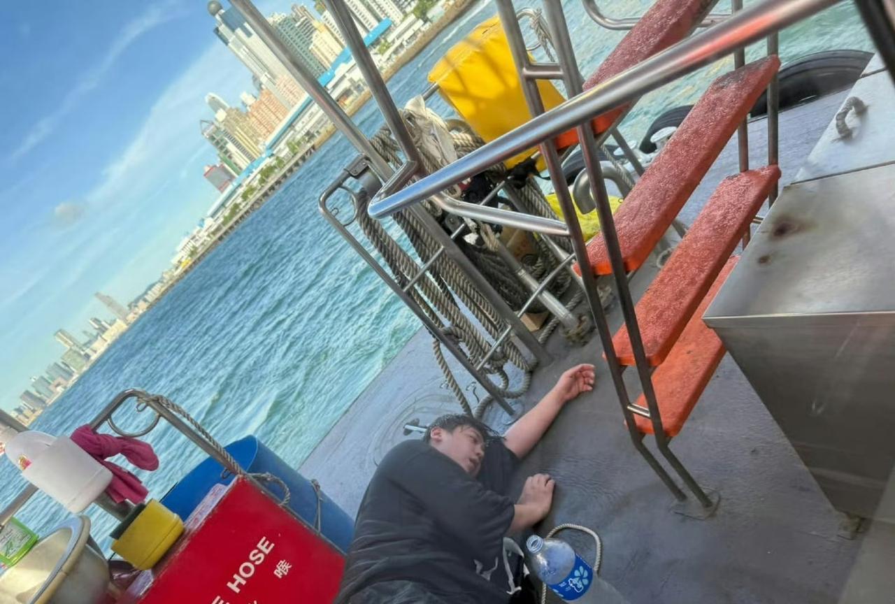 港媒：姜涛服食药物跳海！经纪公司：在海旁跑步期间头晕不适！姜涛昨天被从海上救
