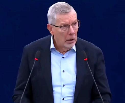 就这么一句话，直接把整个欧洲议会干沉默了。“难道中国，就没有权利像我们一样，捍卫