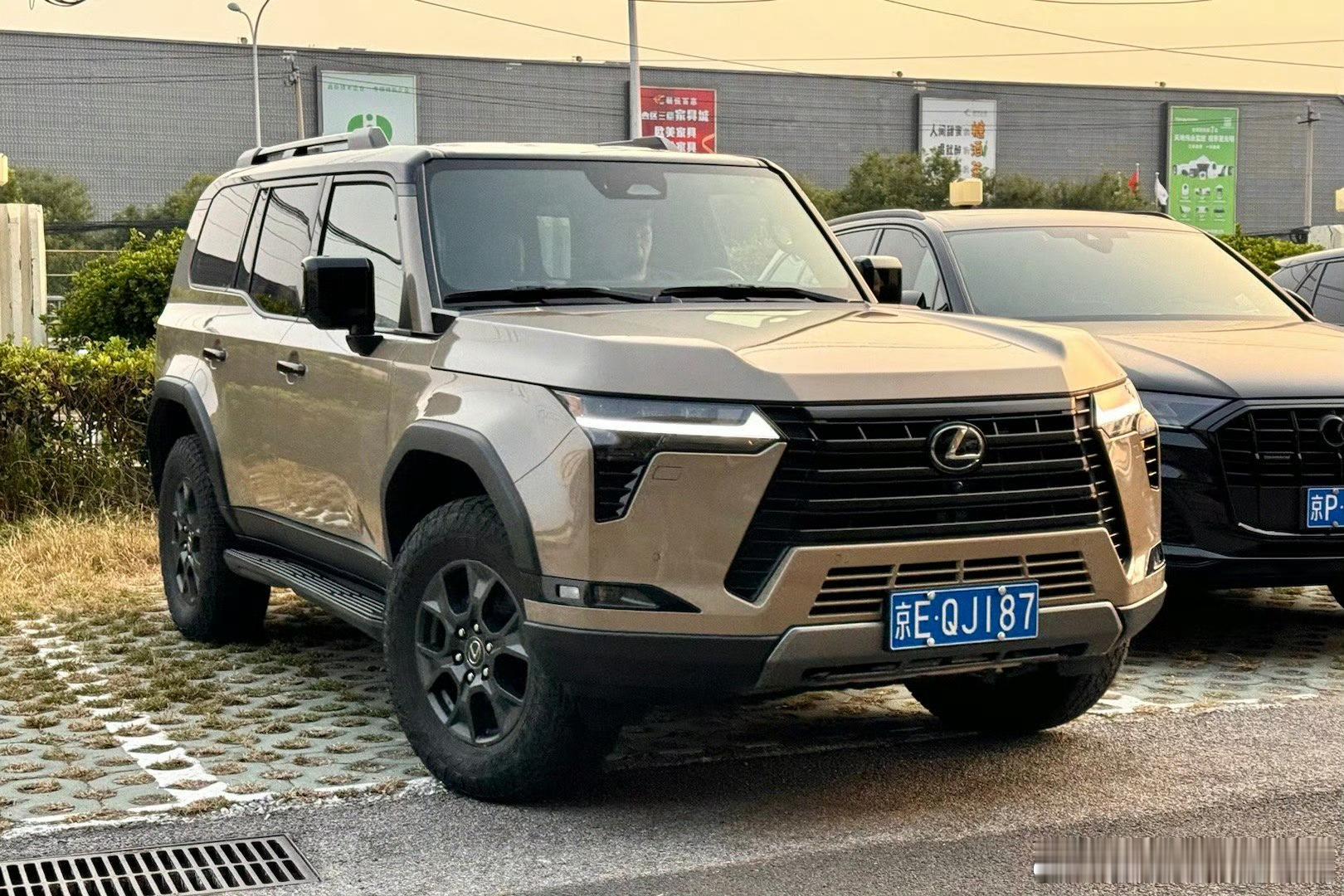 汽油车的“高级感”，至今依旧和排量和多缸发动机强绑定。昨晚3.5L的丰田普拉多，