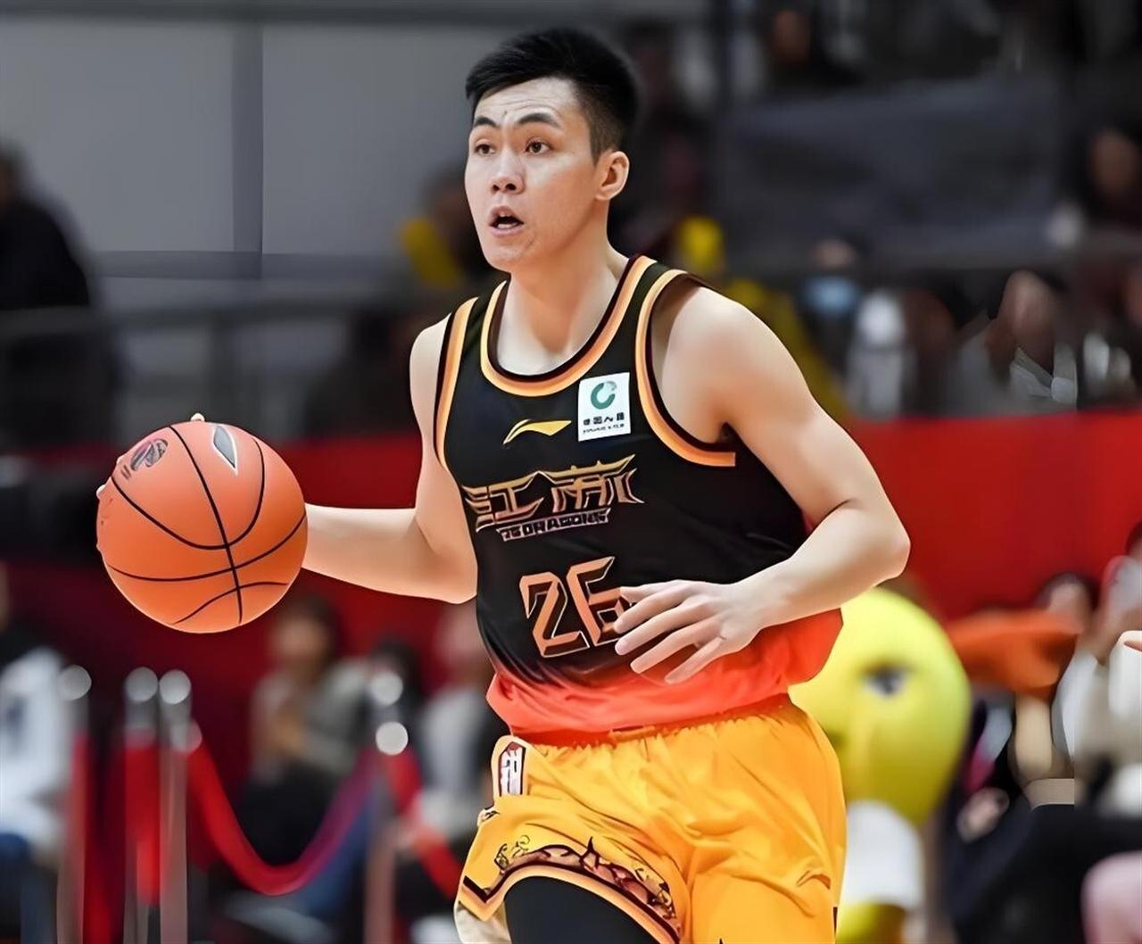 庞峥麟不亏反赚！对阵广东男篮的比赛中，杜锋用包夹战术防守庞峥麟！虽然每次持球都