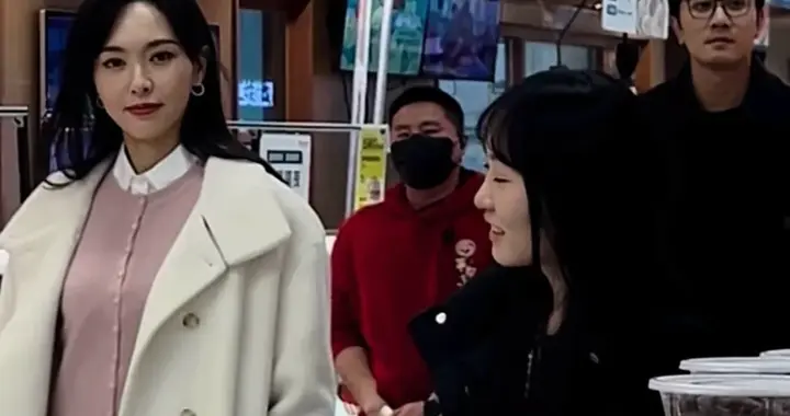 唐嫣新剧路透曝光！超市素颜拍戏，自然演技获赞