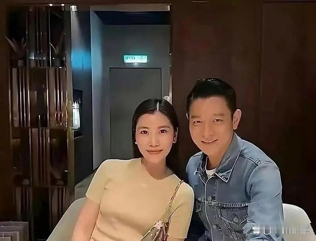 刘德华终于可以大大方方的晒自己的老婆了​​​