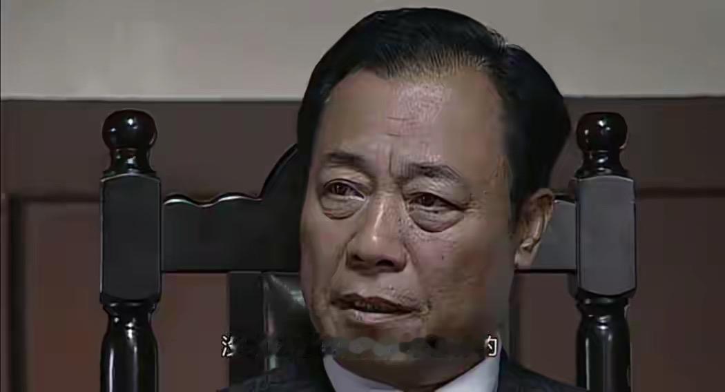 如何评价《潜伏》里的吴敬中？吴敬中。真真正正的老狐狸。无论是政治上，还是