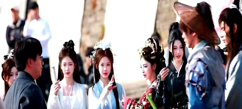 他砸碎儿子本命瓷那晚，血从七窍渗进窑灰。这个泥腿子用命给儿子换了自由。原著