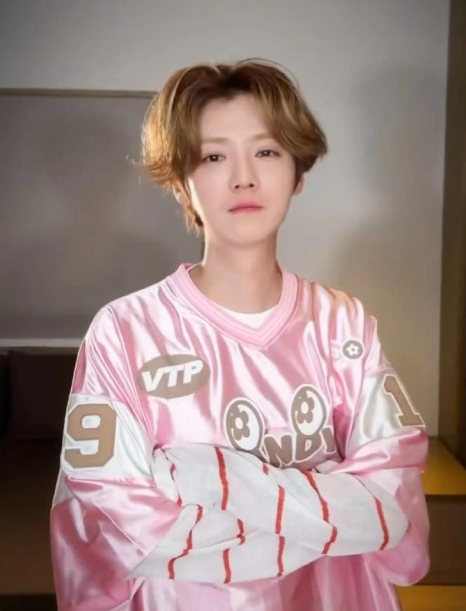 4月20日，鹿晗生日，陈赫卡在凌晨12点为鹿晗庆生，而且是庆生视频，视频里鹿晗穿