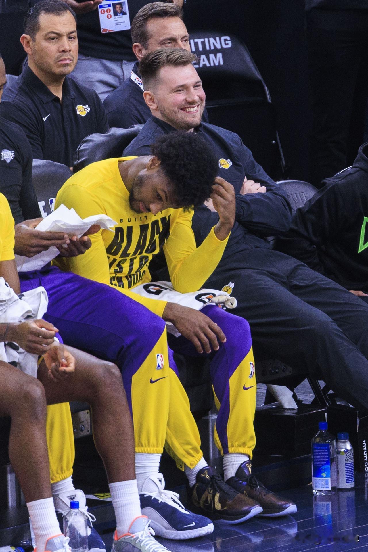 爸爸救我，布朗尼在湖人面临被裁的风险！NBA新赛季马上就要开始了，目前湖人的