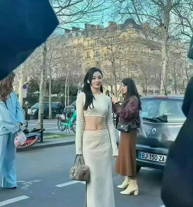 穿这个很难受吧，要一直吸肚子…