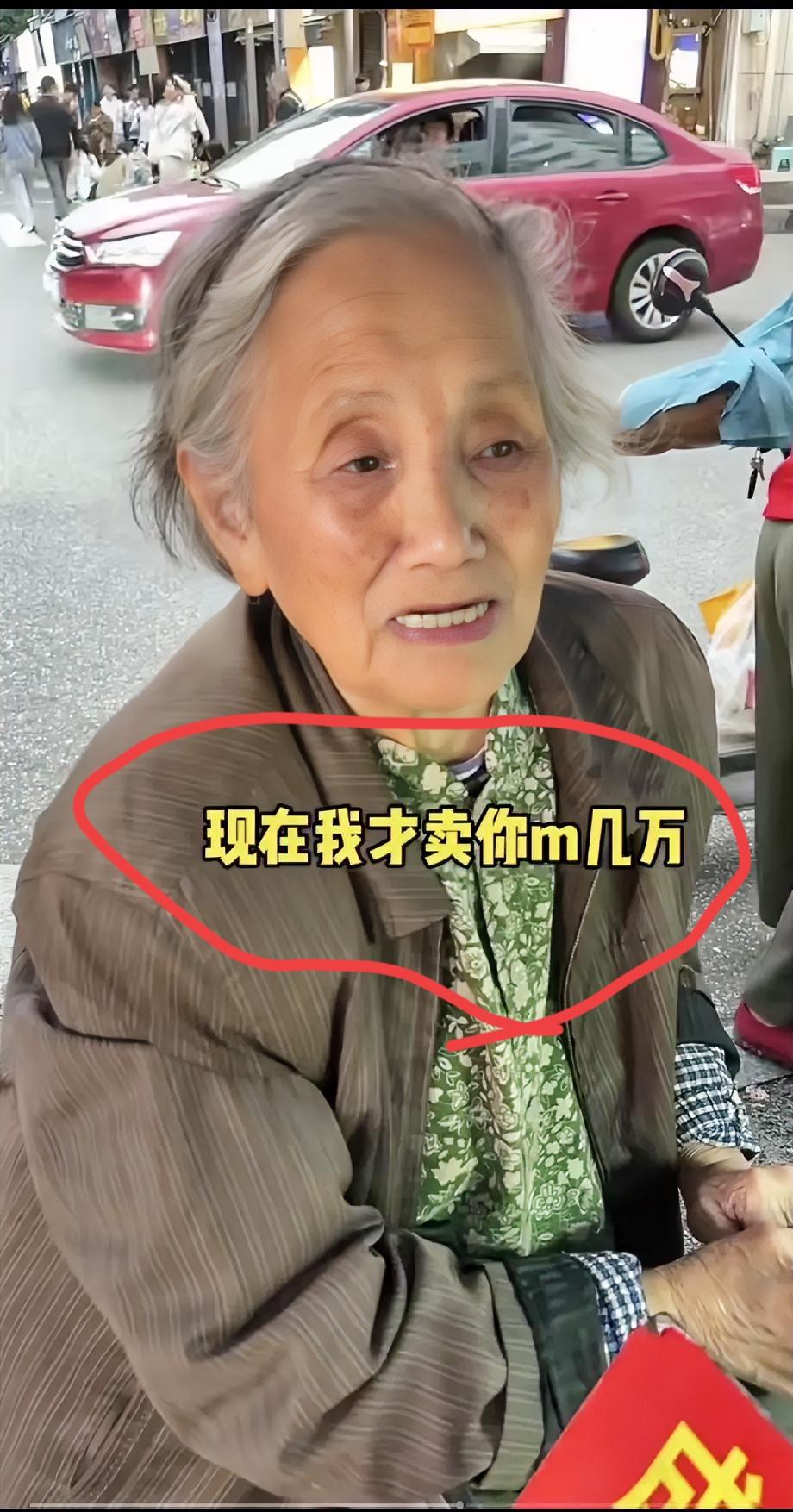 成都建设路老婆婆，最新反转来了！蛋烘糕老婆婆，已经开始忏悔了，她表示怪自己脾